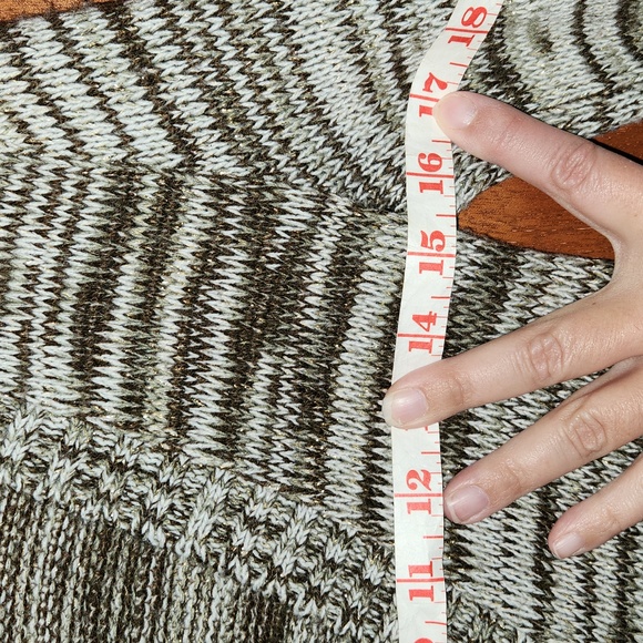 LOW V-NECK TUNIC SWEATER - Picture 8 of 10